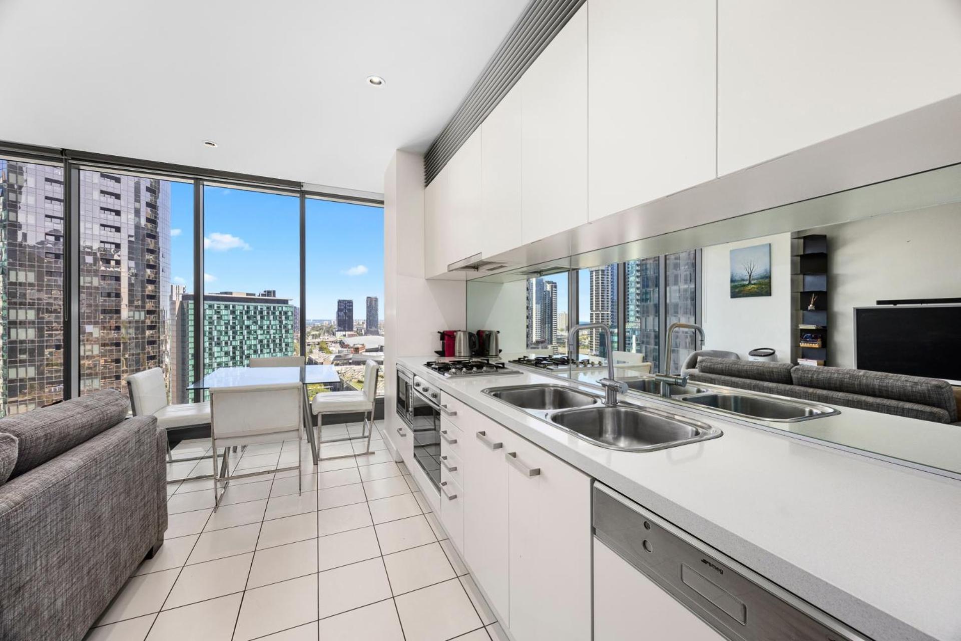 Luxury Designer Suite In Most Prestigious Location In Мельбурн Экстерьер фото