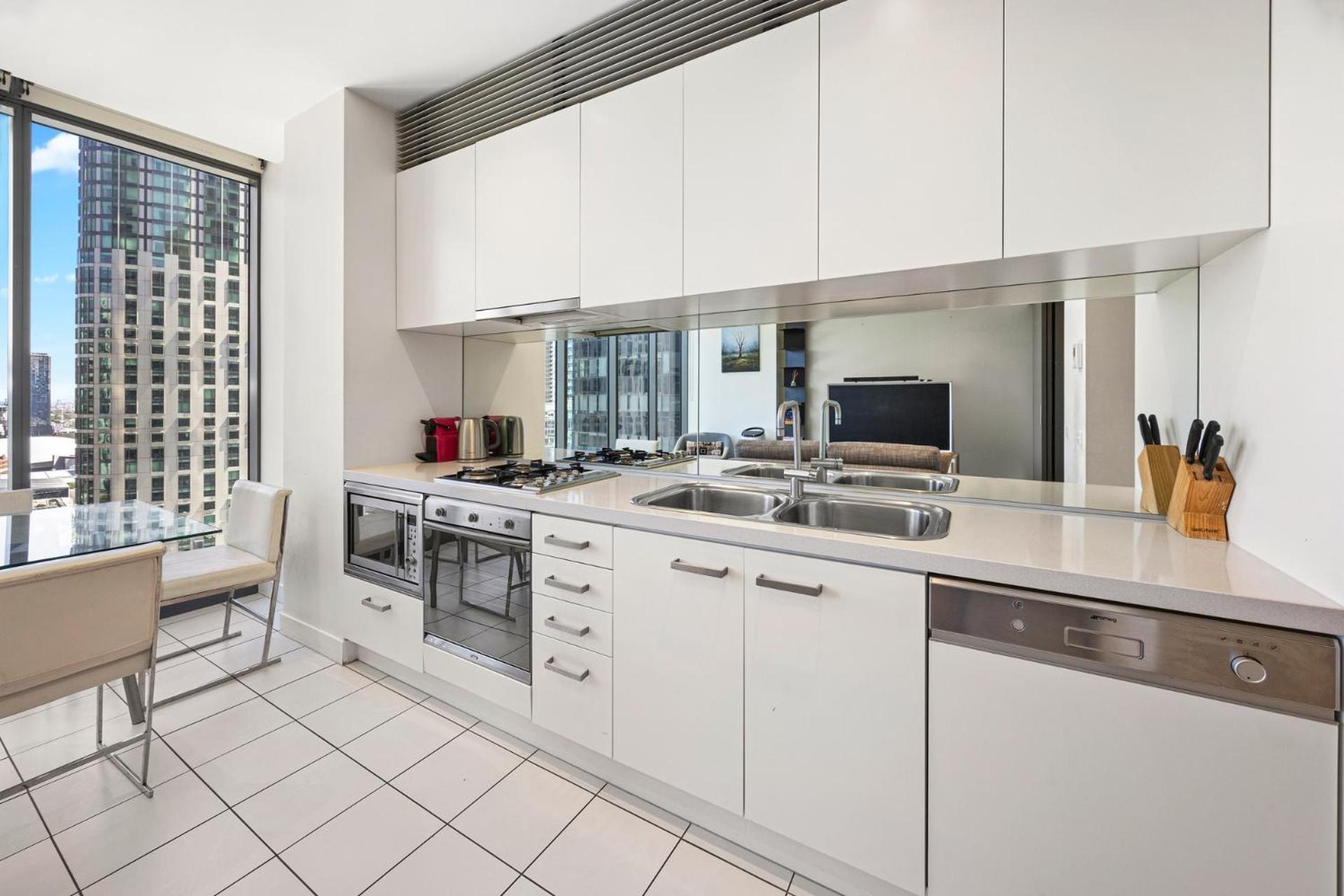 Luxury Designer Suite In Most Prestigious Location In Мельбурн Экстерьер фото